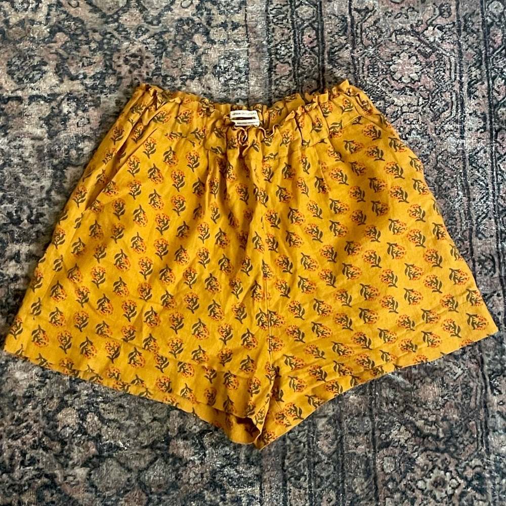 Floral Linen UO shorts